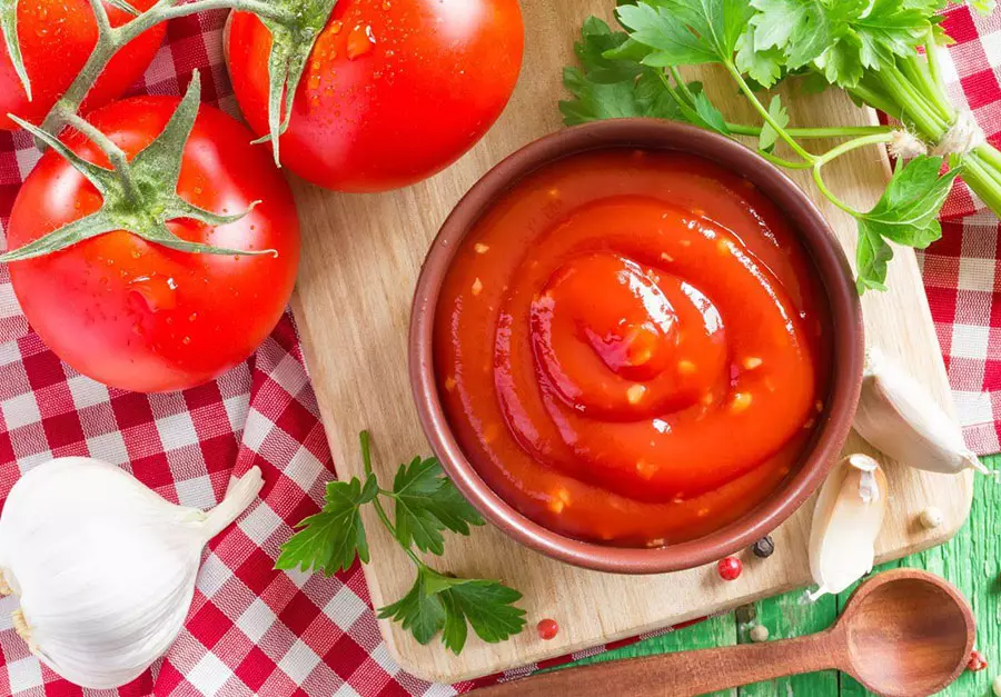 Niesamowita historia ewolucji czerwonego sosu, czyli jak powstał ketchup?