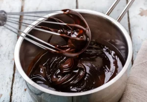 Jak zrobić polewę czekoladową? — Domowa polewa czekoladowa
