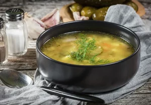 Przepis na tradycyjną zupę ogórkową | Zupa ogórkowa