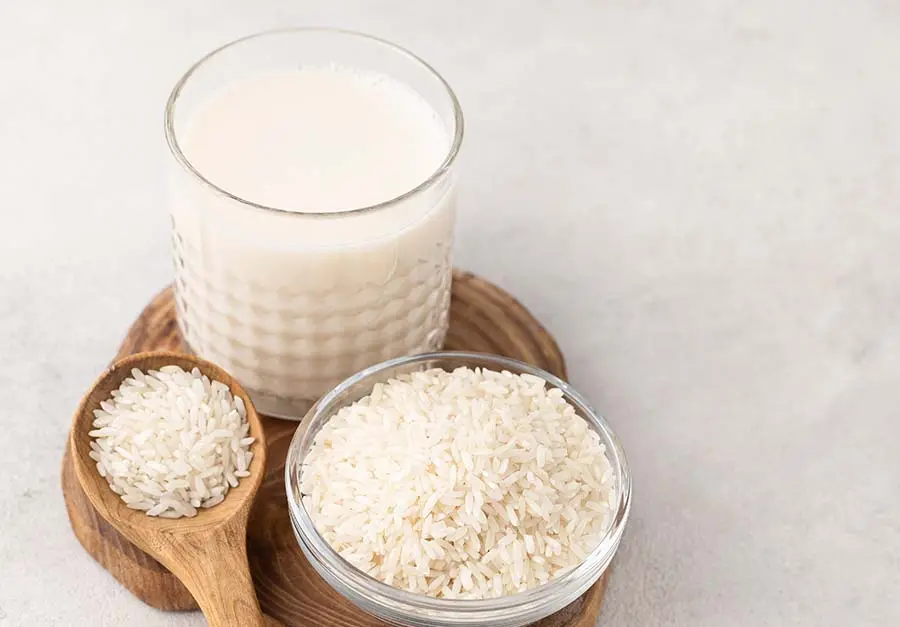 Zdjęcie przedstawia mleko ryżowe
